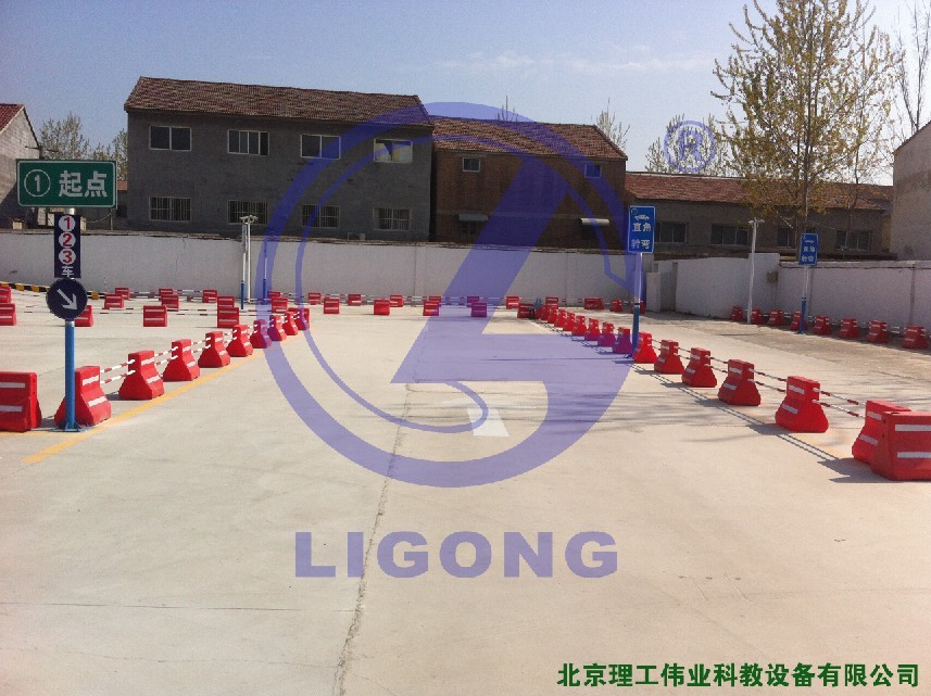 科目二場地考試，直角轉(zhuǎn)彎